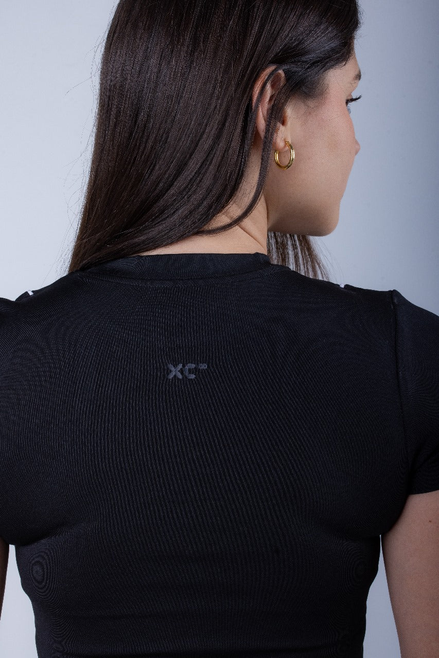 SCULPTED STITCH BLACK CROP TOP XC INFINITY