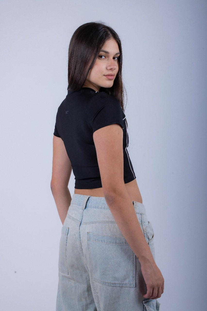 SCULPTED STITCH BLACK CROP TOP XC INFINITY